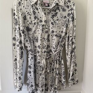 Ingrid & Isabel Black and White Floral Button-Up Maternity Blouse - Size Sm